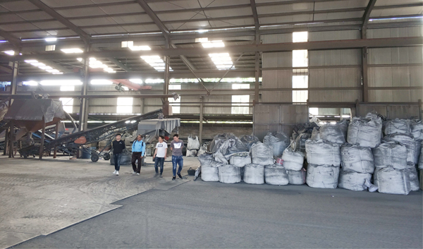Indian visit the warehouse of silicon briquette